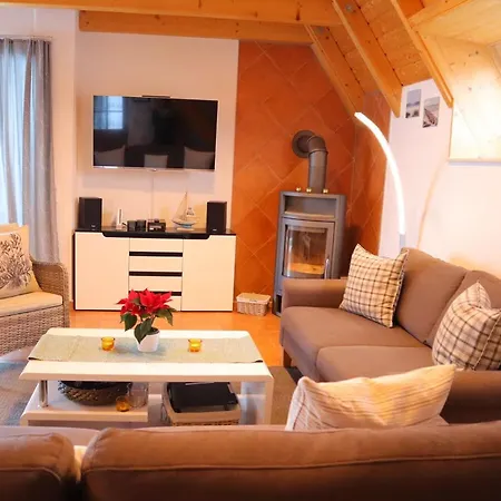 Ferienhaus Weitblick * ドルム・ノイフェルト